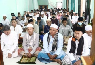 Pelaksanaan shalat Idul Adha di Masjid Al Jihad Perum TNI AL Sidoarjo