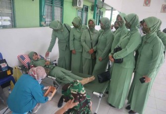 Donor darah prajurit dan Persit Kodim 1001/HSU-BLG 