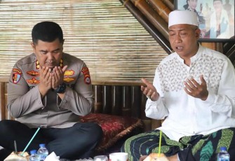 Kapolres Cilegon saat mengunjungi ulama