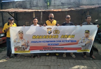  Pemasangan  spanduk Makassar aman