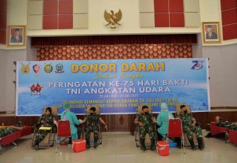 Donor darah peringati hari bakti TNI AU Ke-75 di lanud Sultan Hasanuddin 