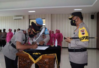Kapolres Demak saat pimpin sertijab 