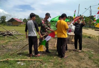 Pemasangan umbul-umbul dan bendera di perbatasan 