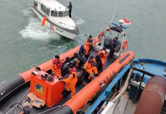 PLP Tanjung Uban saat evakuasi kapal kandas