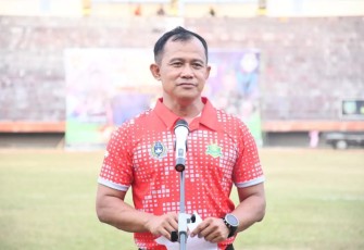 Danrem 081/DSJ Kolonel Inf Deni Rejeki saat memberikan sambutan menutup Liga Santi Piala Kasad 