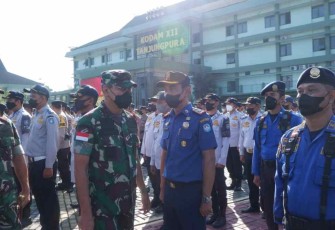 Danrem 121/Abw Brigjen TNI Pribadi Jatmiko saat pengecekan pasukan apel pam VVIP