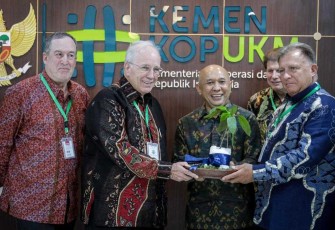 MenkopUKM Teten Masduki saat bersama delegasi kratom AS di Jakarta 