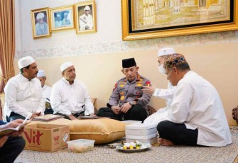 Kapolri Jenderal Listyo Sigit Prabowo saat takziah di rumah duka
