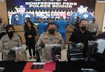 Kapolresta Bogor AKBP Dr Iman Aminuddin saat konferensi pers 