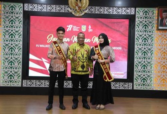 Wamendagri Jon Wempi Wetipo bersama duta pelajar Aceh