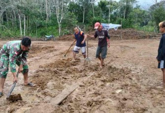 Pembangunan sasaran fisik membuka akses jalan TMMD Ke 114 Kodim 1206/Putussibau di desa Bahenap 