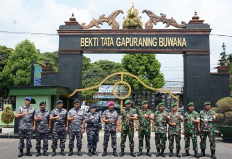 Kunjungan silaturahmi Danlanal Semarang di Korem 073/Mkt