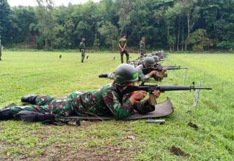 Prajurit Kodim 0505/JT latihan menembak tepat sasaran 