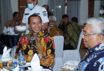 Pangdam Hasanuddin Mayjen TNI Dr. Totok Imam Santoso bersama Gubernur Sultra