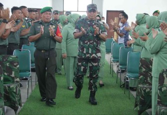 Danrem 142/Tatag Brigjen TNI Farouk Pakar bersama Dandim 1427/Pasangkayu 