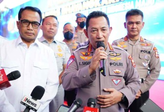 Kapolri Jenderal Listyo Sigit Prabowo saat memberikan keterangan pers di HUT Lantas ke-67 di Jakarta 