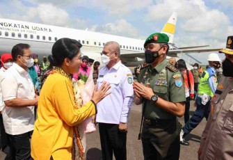 Kunjungan Ketua Umum Dharma Pertiwi di Kalbar 