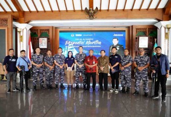 Tim ekspedisi maritim TNI AL di pendopo Kabupaten Pati