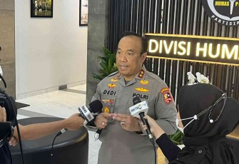 Kadiv Humas Polri Irjen Dedi Prasetyo saat memberikan keterangan pers di Jakarta, Minggu (2/10)