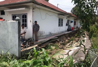 Kondisi rumah pasca gempa bumi di kabupaten Tapanuli Utara, Minggu (2/10)