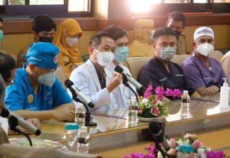 Konferensi pers di RS Syaiful Anwar kota Malang terkait perawatan korban kerusuhan suporter di stadion Kanjuruhan. Selasa (4/10) 