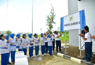 Pangkoarmada III Laksamana Muda TNI Irvansyah membuka papan nama Pujasera Koarmada III. Jum'at (7/10)