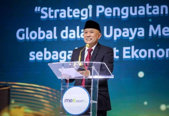 Menteri Teten Masduki memberikan sambutan dalam 9th Indonesia Islamic Economic Forum di JCC Senayan Jakarta, Jum'at (7/10)