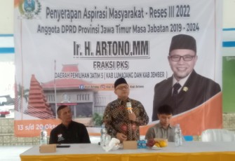 Anggota DPRD Jawa Timur, Artono saat serap aspirasi masyarakat di Tegal Besar, Kecamatan Kaliwates Jember.