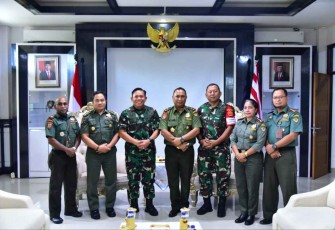 Foto bersama Kepala BKSDA Papua Barat