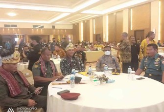 Danrem 181/PVT Brigjen TNI Wawan Erawan saat rapat Walikota dan Bupati Se-Provinsi Papua Barat  
