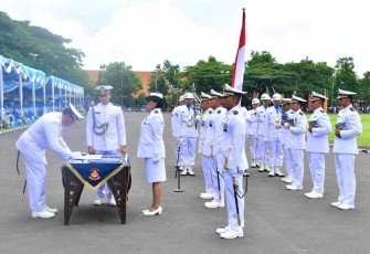 Kasal Laksamana TNI Yudo Margono saat penutupan pendidikan di Surabaya 