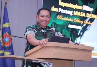 Wakasad Letjen TNI Agus Subiyanto saat memberikan pembekalan Pasis Dikreg Seskoal Angkatan 60