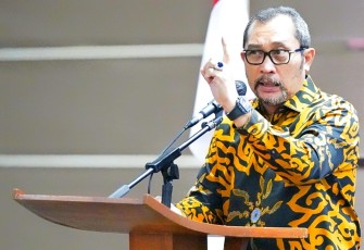 Sahat P Tua Simanjuntak Wakil Ketua DPRD Jatim saat membuka Bimtek PTT.