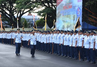 Dankoharmatau Marsda TNI Eddy Supriyono saat pengecekan personel dalam HUT Ke-59 Koharmatau 