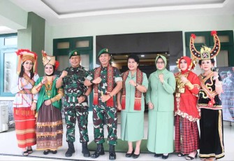 Danrem 142/Tatag Brigjen TNI Farouk Pakar bersama Pangdam XIV Hasanuddin 