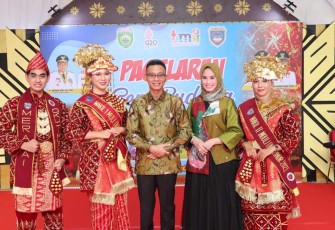 Pagelaran seni budaya Kabupaten Ogan Komering Ulu Timur di TMII Jakarta 