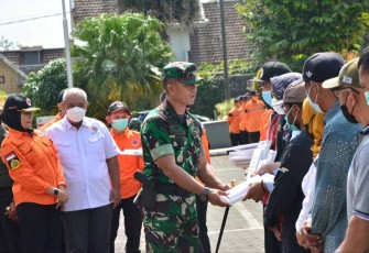Danrem 083/BDJ Kolonel Inf M.I Gogor A.A saat apel Kesiapsiagaan bencana di Kota Batu Malang