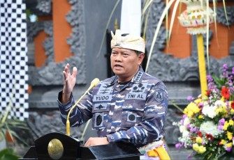 Kasal Laksamana TNI Yudo Margono saat meresmikan Pura Dharma Segara