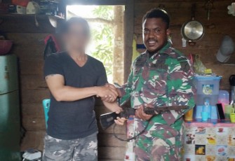 Terima senpi rakitan warga perbatasan 
