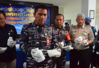 Danpuspenerbal Laksmana Muda TNI Dwika Tjahja Setiawan saat konferensi pers 