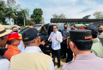 Presiden Joko Widodo menyampaikan intruksi jajaran terkait dalam penanganan gempa Cianjur 