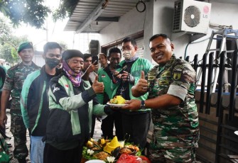 Nasi tumpeng HUT Korem 081/DSJ 
