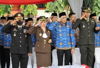 Dandim 0806/Trenggalek Letkol Kav Peddy Adi Prasetyo saat upacara HUT Korpri Ke-51