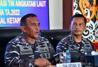 Danlantamal XII Laksma TNI Suharto saat memberikan sambutan