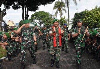 Kasdam I/BB Brigjen TNI Rifky saat kunjungan di Yonif 123/RW