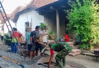 Karya bakti pengecoran masjid di wilayah binaan