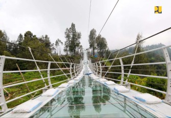 Jembatan Kaca Seruni Point di KSPN Bromo - Tengger - Semeru