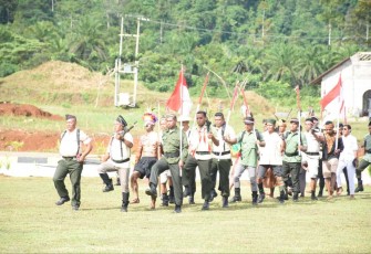Pasukan Tradisional HUT Infanteri Ke-74 di Yonif 761/AK, Senin (19/12)