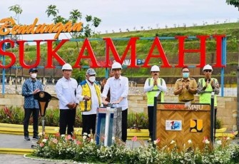 Presiden Joko Widodo saat meresmikan Bendungan Sukamahi Kabupaten Bogor, Jum'at (23/12)