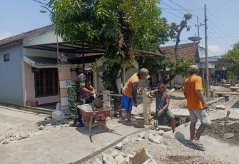 Karya bakti membangun jembatan di wilayah binaan